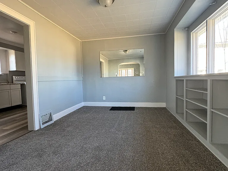 1056 Burkhardt Ave — Photo 6