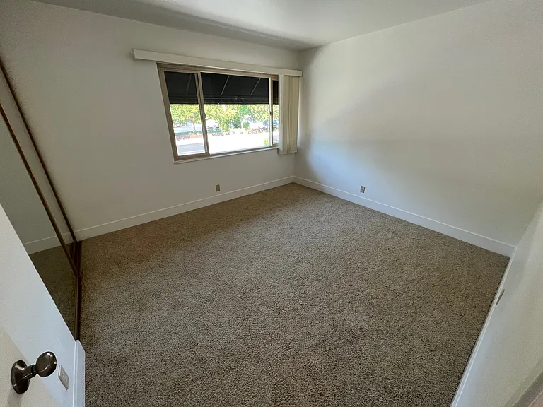 Danville Court Apartments — Photo 17