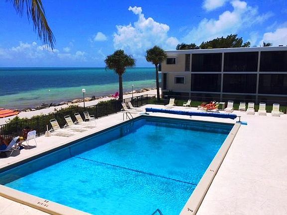 5th image of 133 Coco Plum Dr #30
