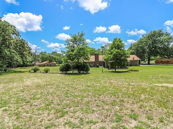 3rd image of 812 Sweetgum Ln
