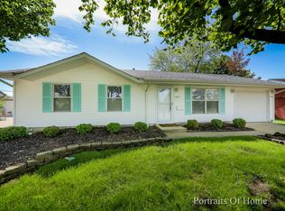 411 Ridge Cir, Streamwood, IL 60107