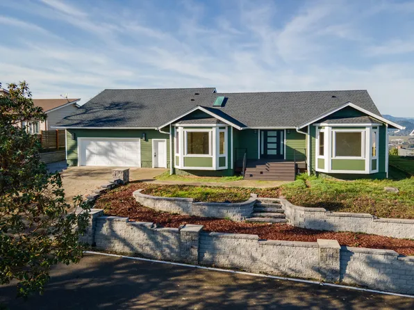 383 Ridgecrest Dr, Roseburg, OR 97471