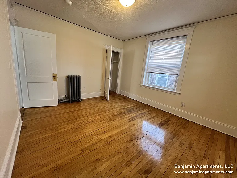 8 Barrows St #5 — Photo 11