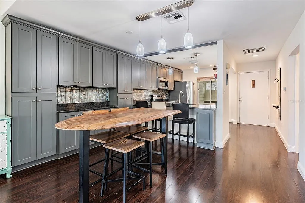 2 bed, 2.0 bath, 1107 sqft, $2,750 — Photo 4