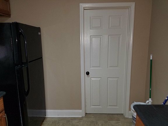 5th image of 2910 S Claremont Ave