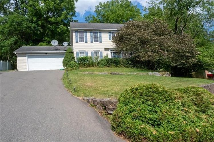 2nd image of 107 Papillion Ct
