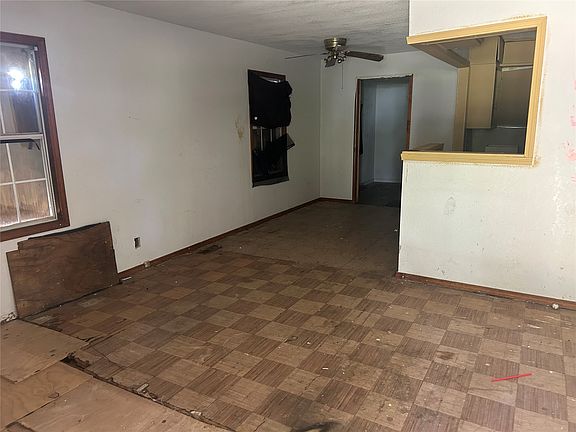 3rd image of 1335 N Rosedale Ave