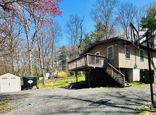 180 Michelle Ln, Bartonsville, PA 18321