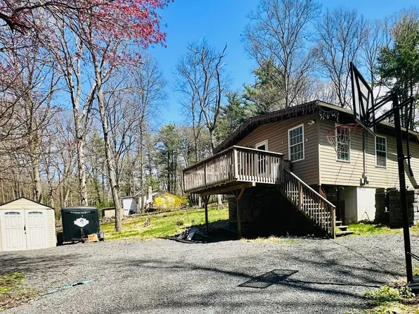 180 Michelle Ln, Bartonsville, PA 18321