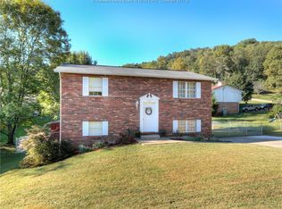 207 Lee St, Poca, WV 25159
