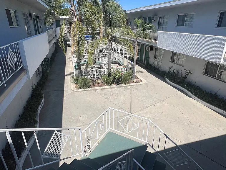 7507 Sepulveda — Photo 7