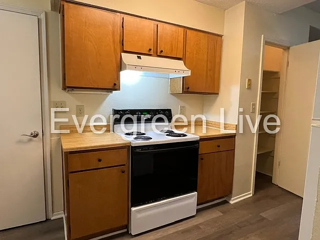 110 Barrow Ct — Photo 9