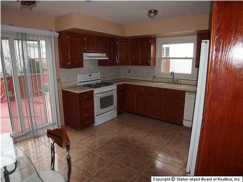 4th image of 282 Oldfield St
