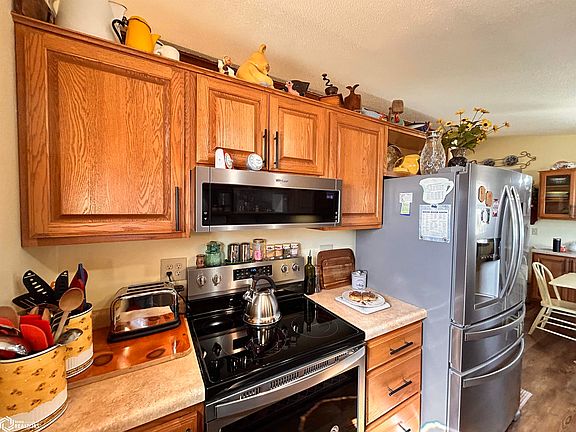 4th image of 803 Pamela St