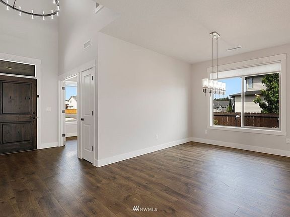 4th image of 16913 NE 30th St