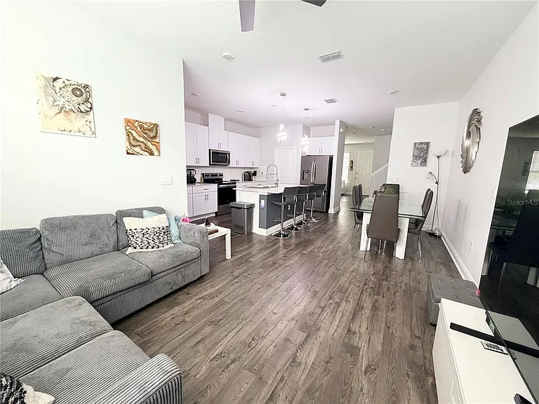 16435 Hamlin Hills Rd — Photo 3