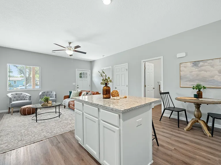 5588 W Elm St — Photo 3