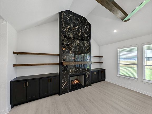 5th image of 2061 Larry Ln