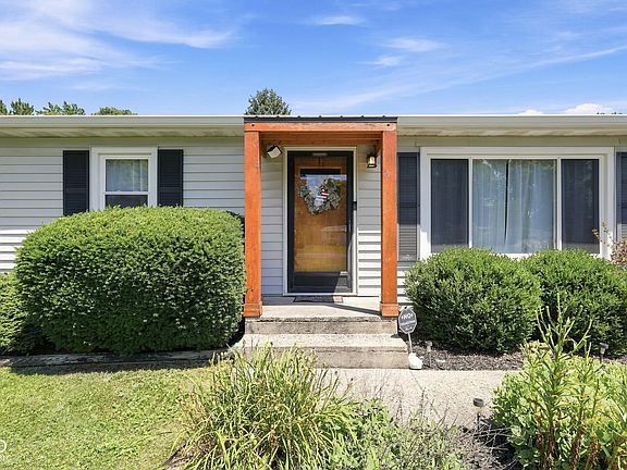 5th image of 342 Woodview Dr