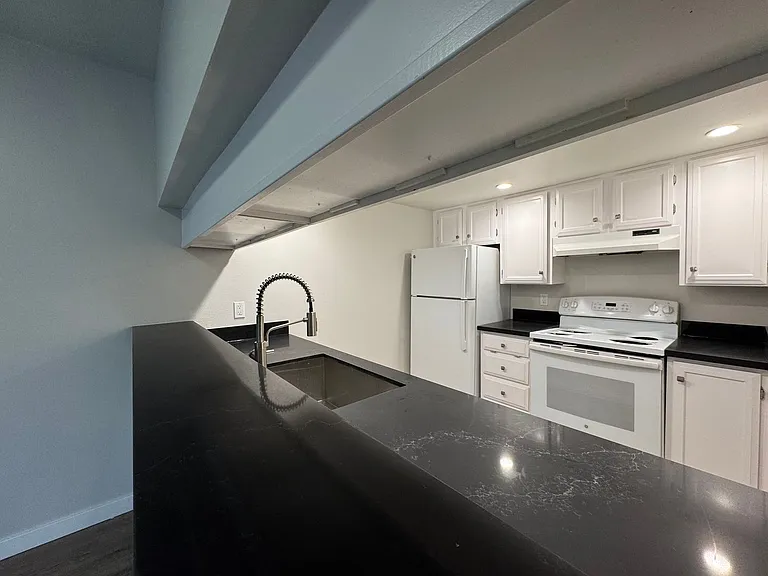 Hudson Square Apartments — Photo 6