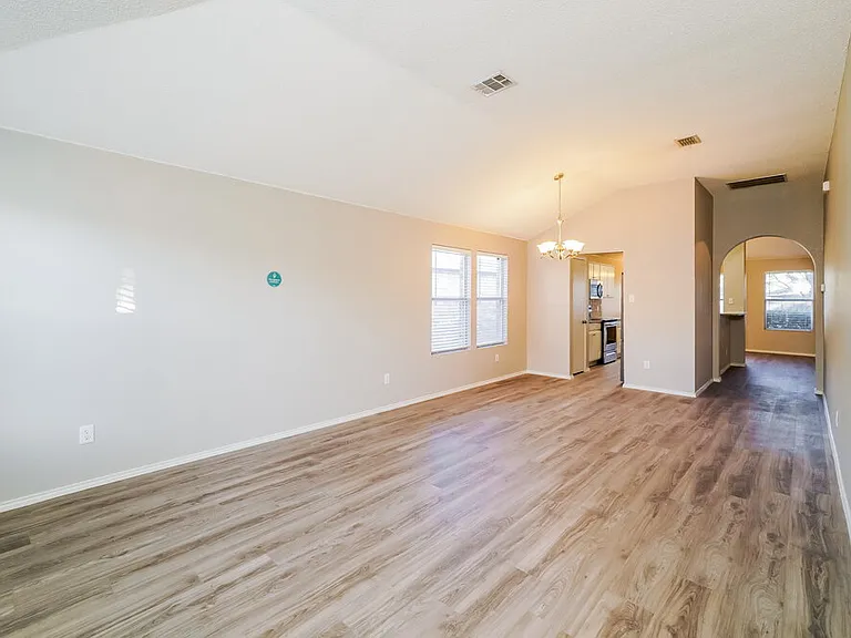 706 Langford Dr — Photo 5