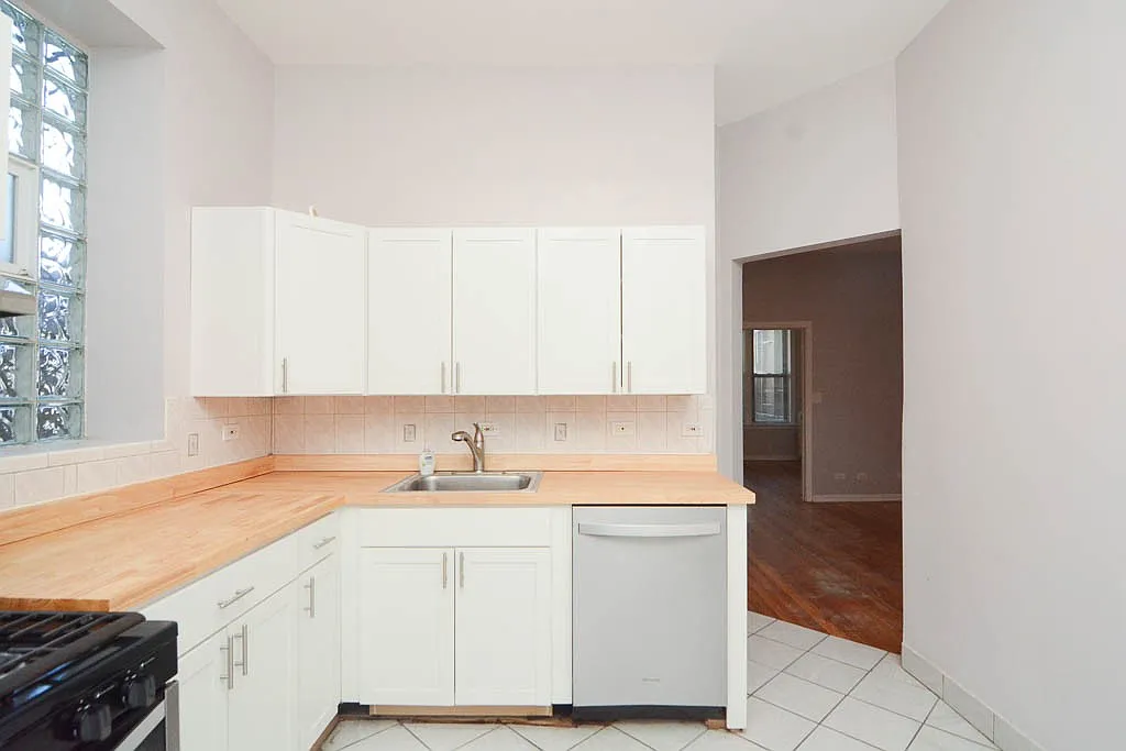 Astounding 2 Bed, 1 Bath at Belmont + Leavitt (Roscoe Village) — Photo 3