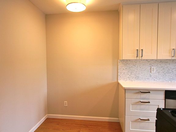 3rd image of 336 Central Park Ave APT J8