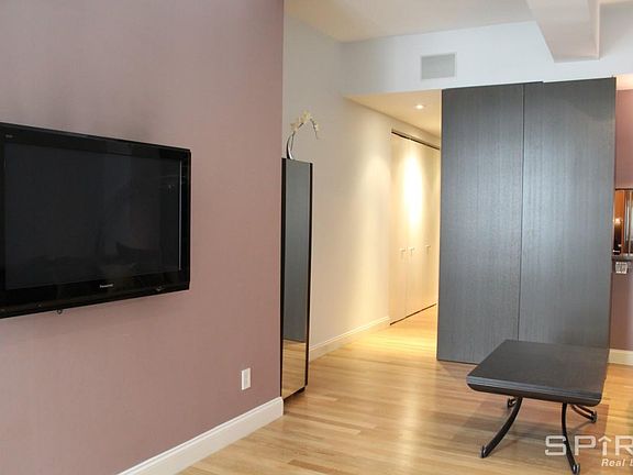 4th image of 88 Greenwich St APT 1205