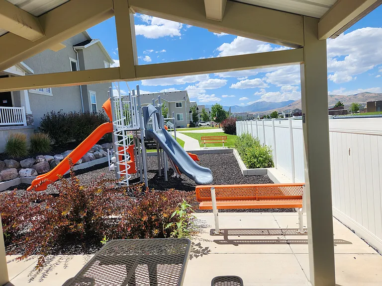 One play yard