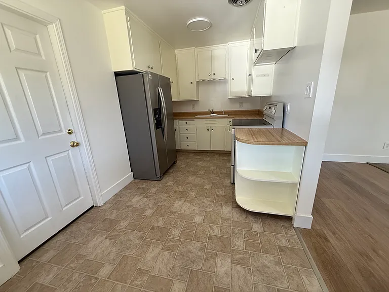 1636 Hughes Cir — Photo 6