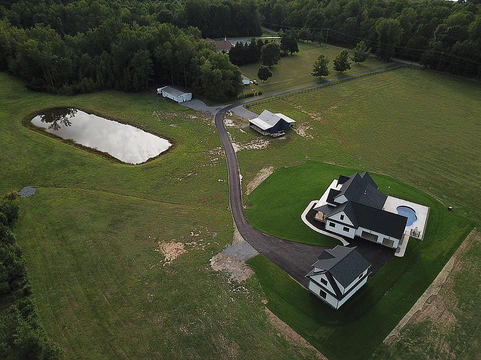 2nd image of 10633 Gordon Rd
