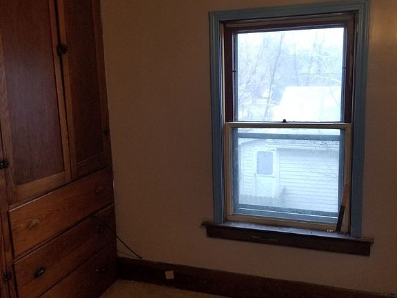 5th image of 623 S Porter St