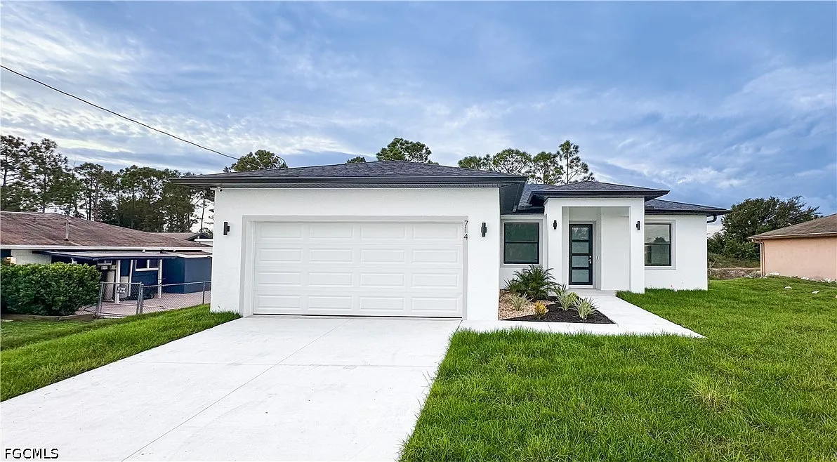 4 bed, 2.0 bath, 1554 sqft, $2,300 — Photo 1