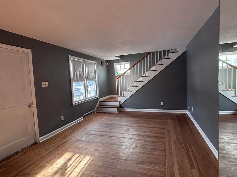 112 Harrington Ave — Photo 3