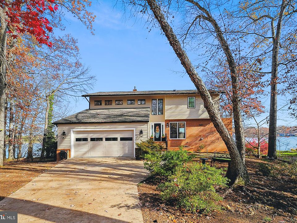 1st image of 119 Castle Hill Ct
