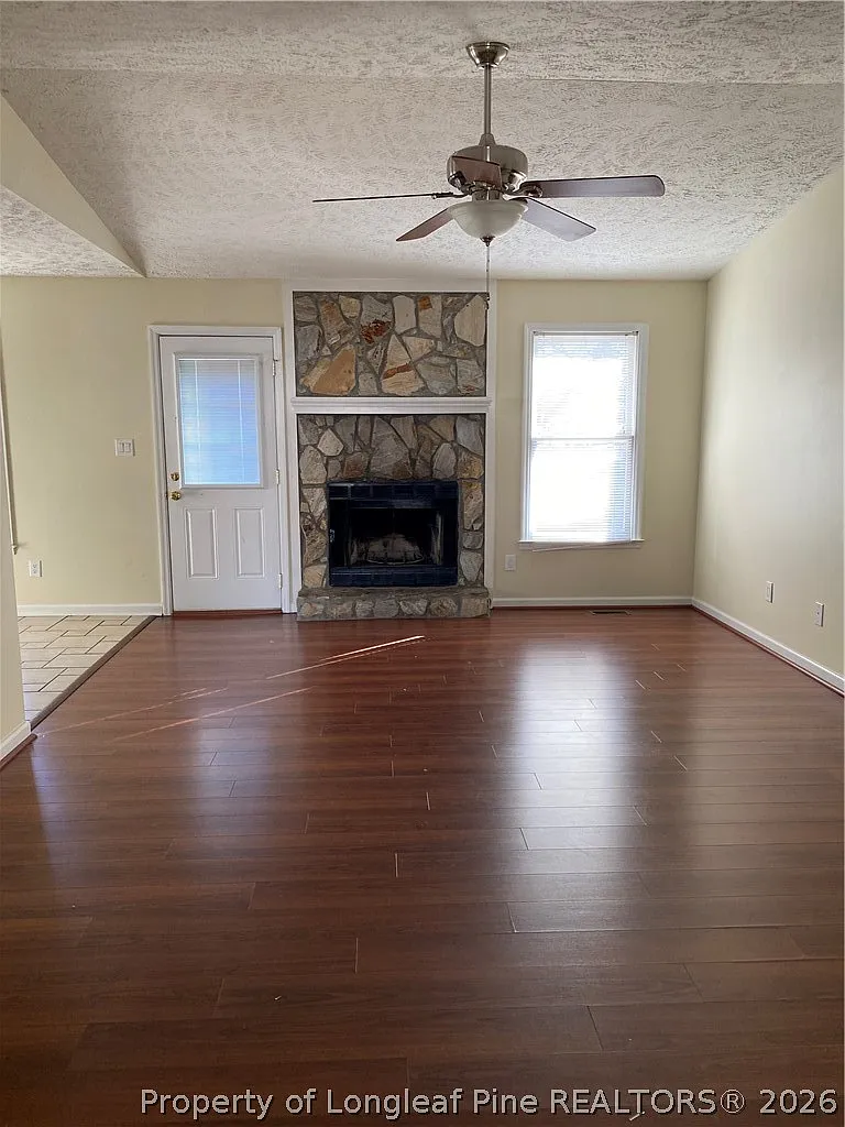 3 bed, 2.0 bath, 1086 sqft, $1,500 — Photo 3