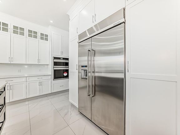 5th image of 340 33rd Ave NW