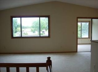 553 Donegal Cir, Shoreview, MN 55126