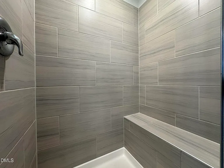 104 Jade Creek Dr — Photo 25