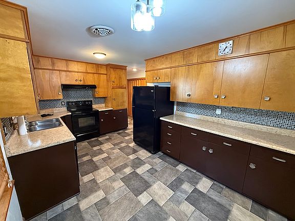 3rd image of 22 Kellwood Dr