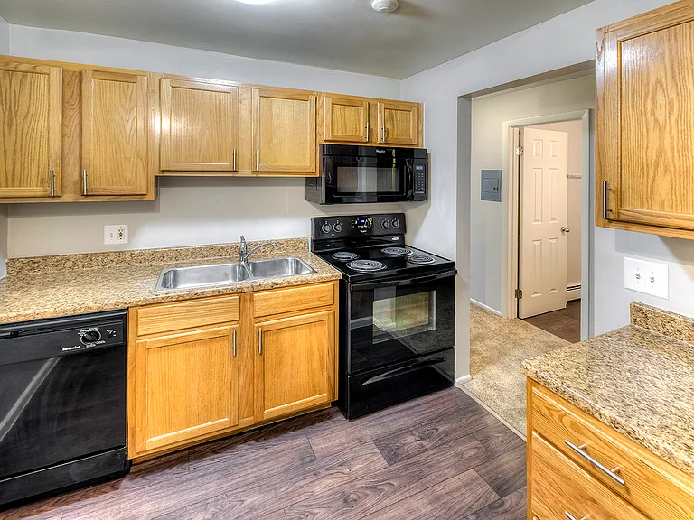 Eagle Creek Apartments — Photo 39