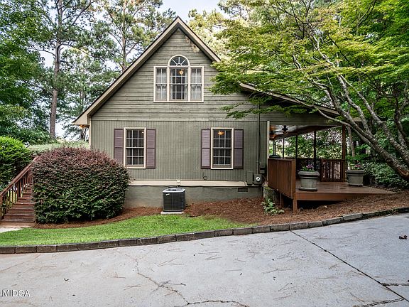 3rd image of 123 Pinewood Dr