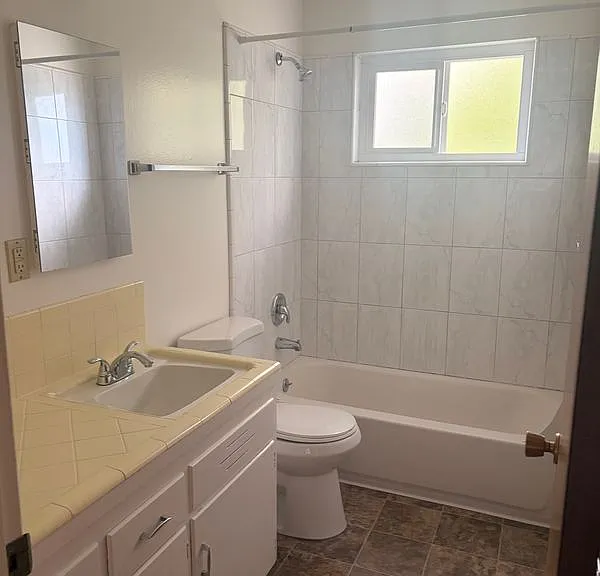 230 Felix St #F — Photo 6
