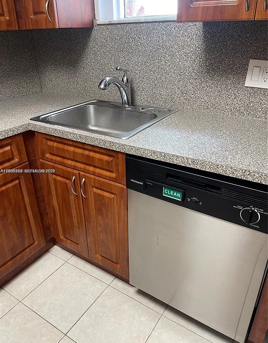 Las Vistas At Doral Condo — Photo 4
