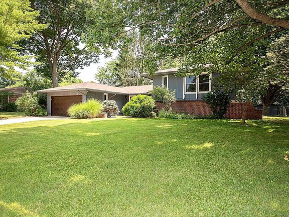 2nd image of 3312 Indian Rock Ln