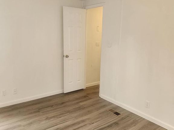 4th image of 217 Waldorf Dr