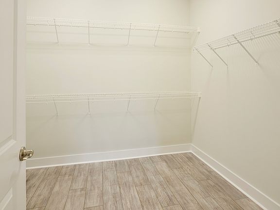 Walk-in owner s closet