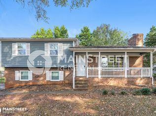 5921 Cutters Creek Ct, Pfafftown, NC 27040