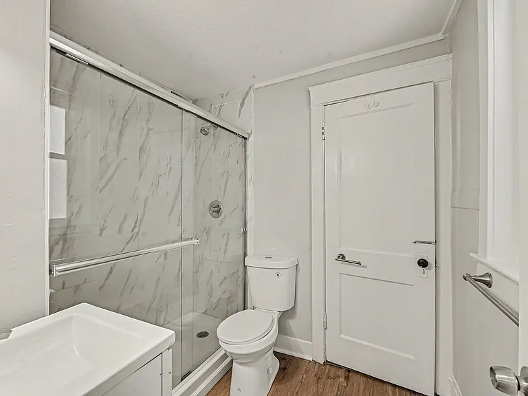4220 Harrison St — Photo 2