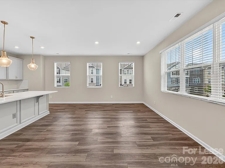 420 Burr St — Photo 14